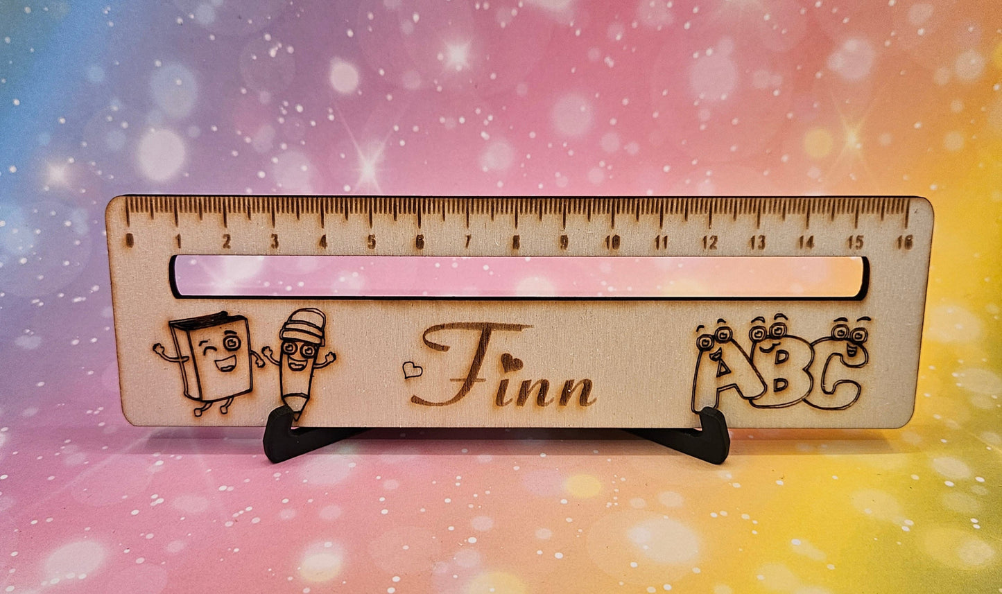 Personalisierte Lesehilfe aus 4 mm Pappelsperrholz – Perfekt für Grundschüler