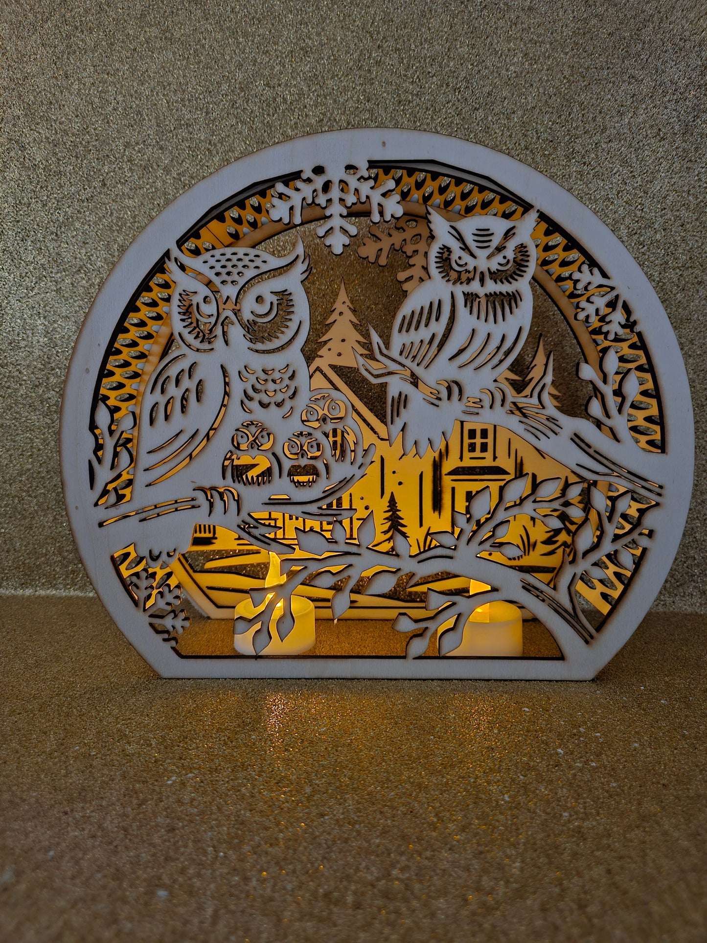 Winterliche Eulenszene aus gelasertem Sperrholz