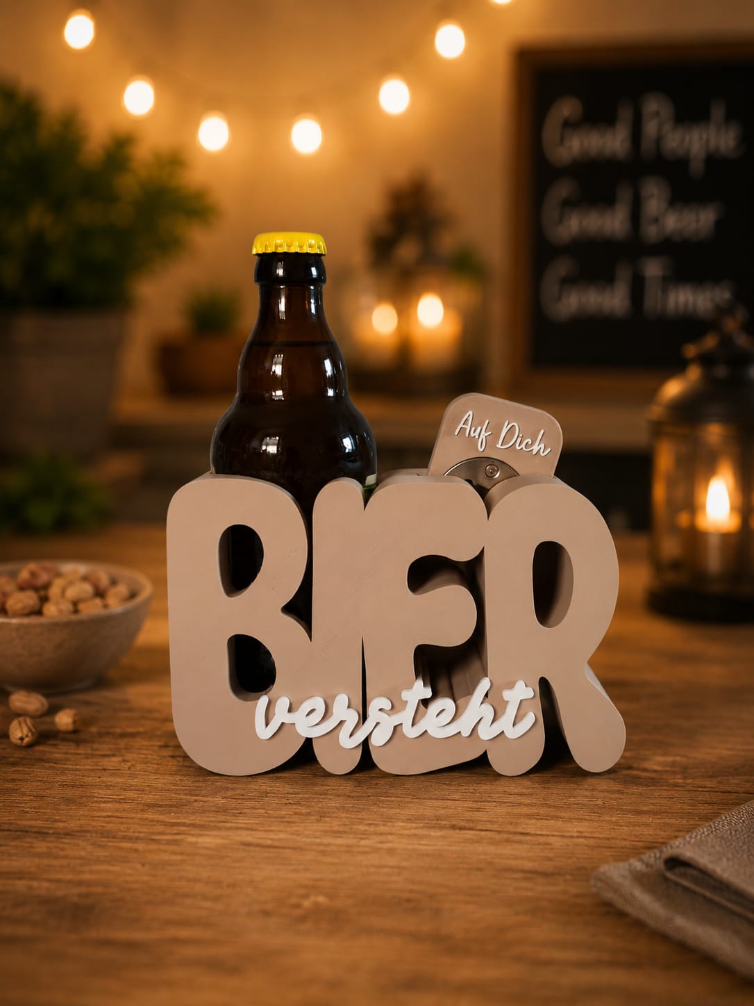 Bier versteht Schriftzug – 3D-Flaschenhalter mit Öffner-Fach