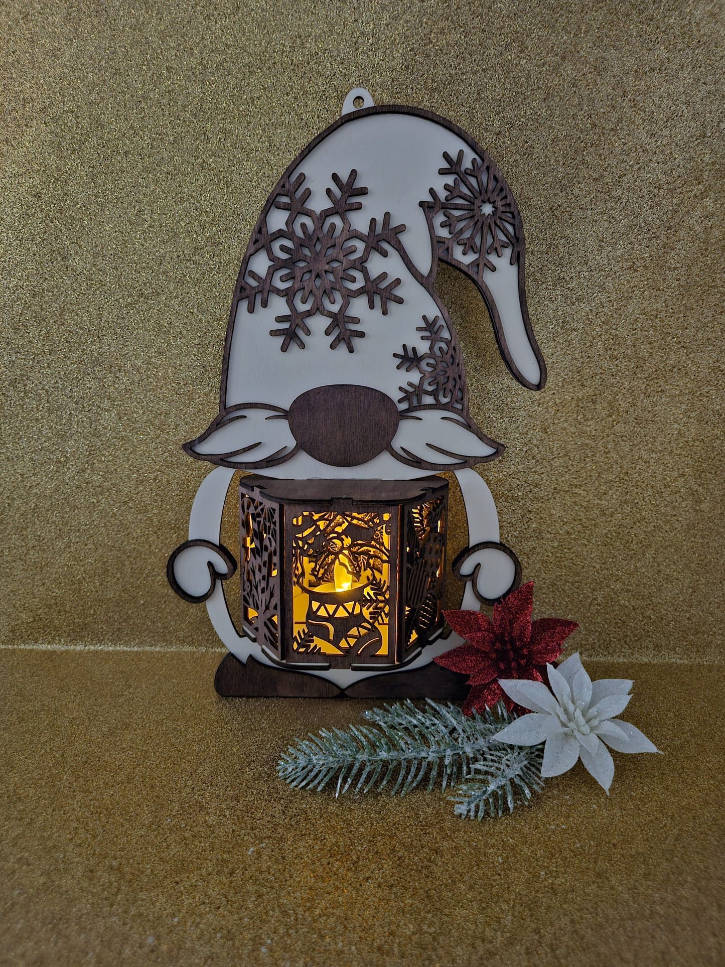 Wichtel-Laterne zum Aufhängen aus gelasertem Sperrholz