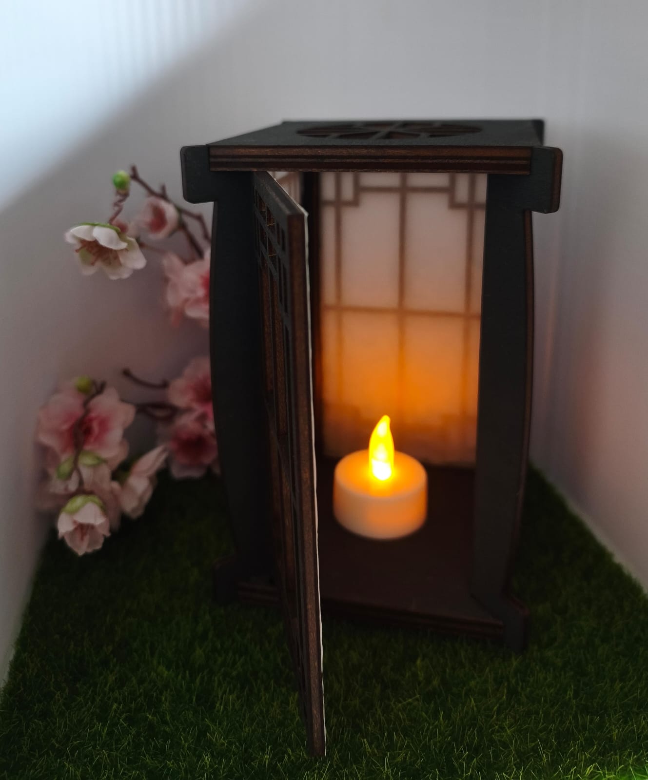 Japanische Zen-Laterne – Handgefertigtes Windlicht aus Holz