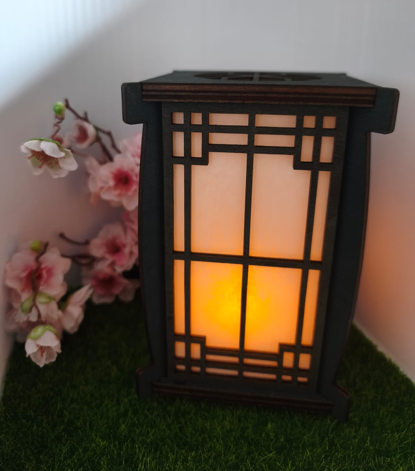 Japanische Zen-Laterne – Handgefertigtes Windlicht aus Holz
